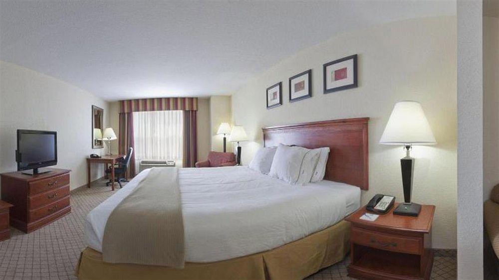 Holiday Inn Express Hotel & Suites Tampa-Fairgrounds-Casino By Ihg Екстер'єр фото