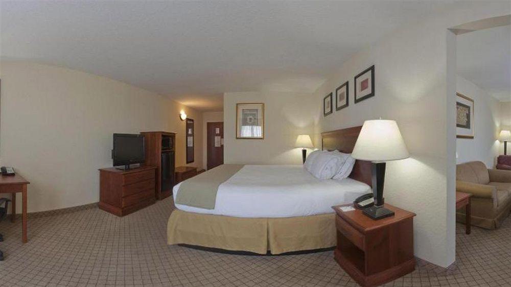 Holiday Inn Express Hotel & Suites Tampa-Fairgrounds-Casino By Ihg Екстер'єр фото
