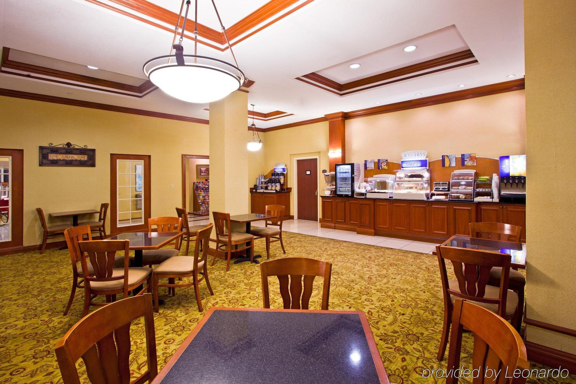 Holiday Inn Express Hotel & Suites Tampa-Fairgrounds-Casino, An Ihg Hotel Ресторан фото