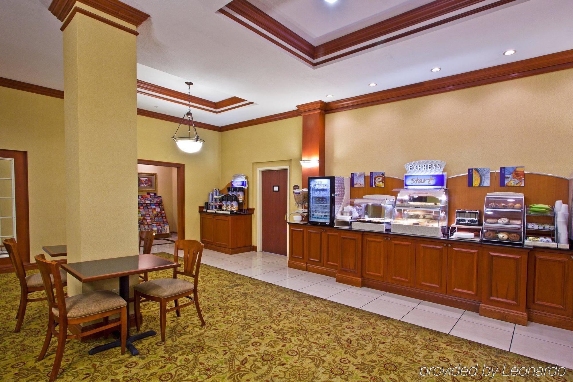 Holiday Inn Express Hotel & Suites Tampa-Fairgrounds-Casino, An Ihg Hotel Ресторан фото