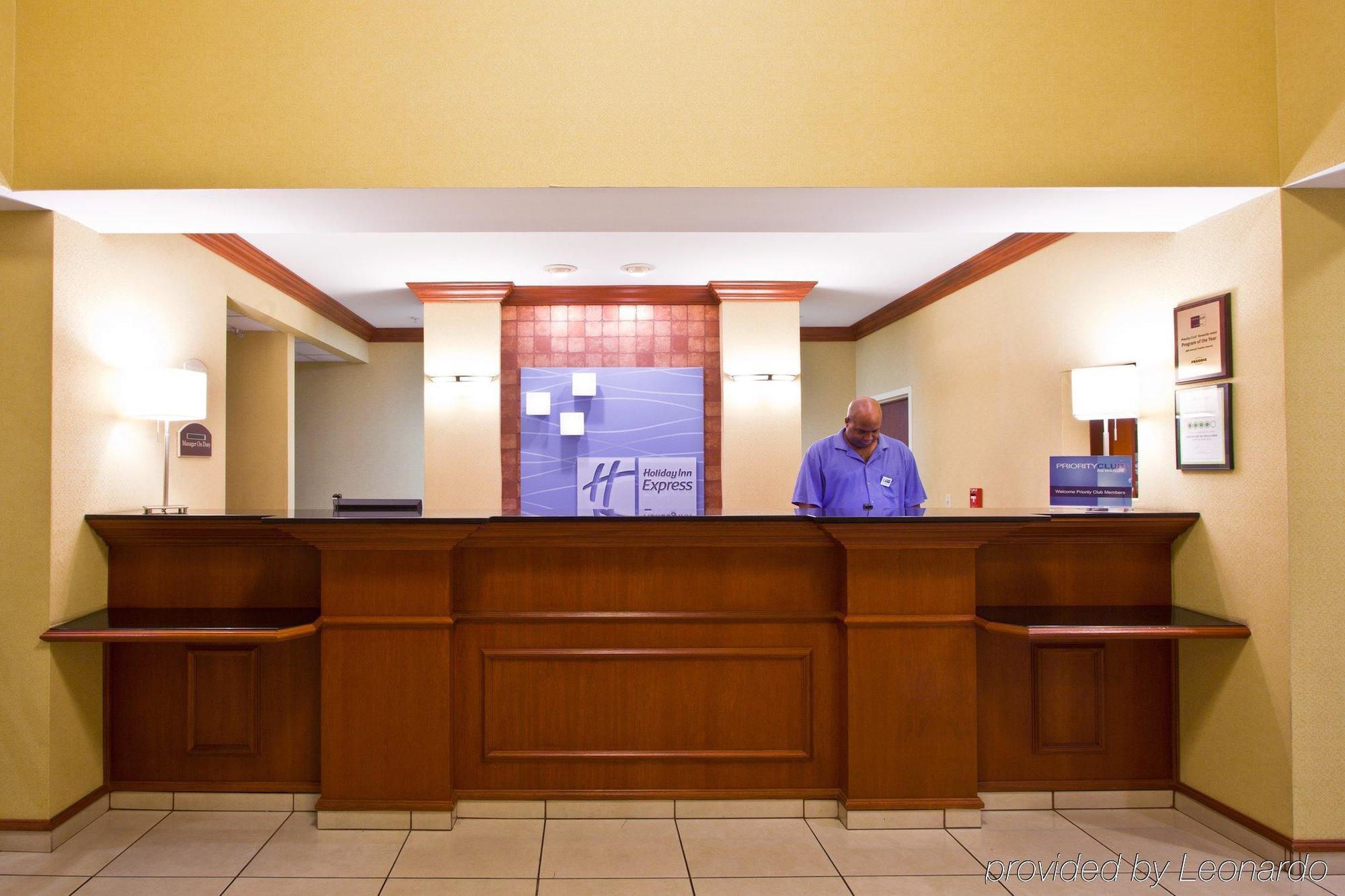 Holiday Inn Express Hotel & Suites Tampa-Fairgrounds-Casino, An Ihg Hotel Інтер'єр фото