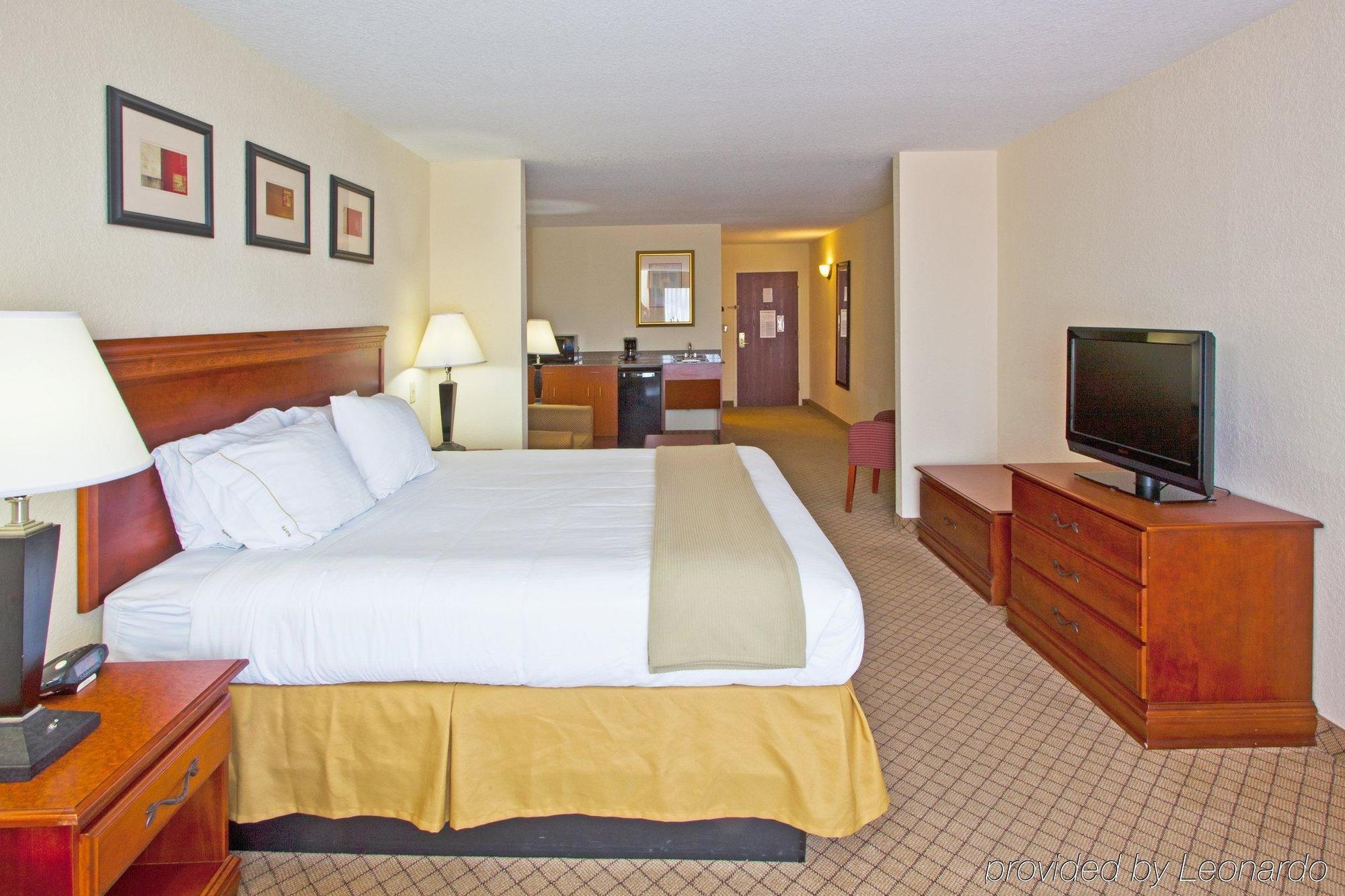 Holiday Inn Express Hotel & Suites Tampa-Fairgrounds-Casino By Ihg Номер фото