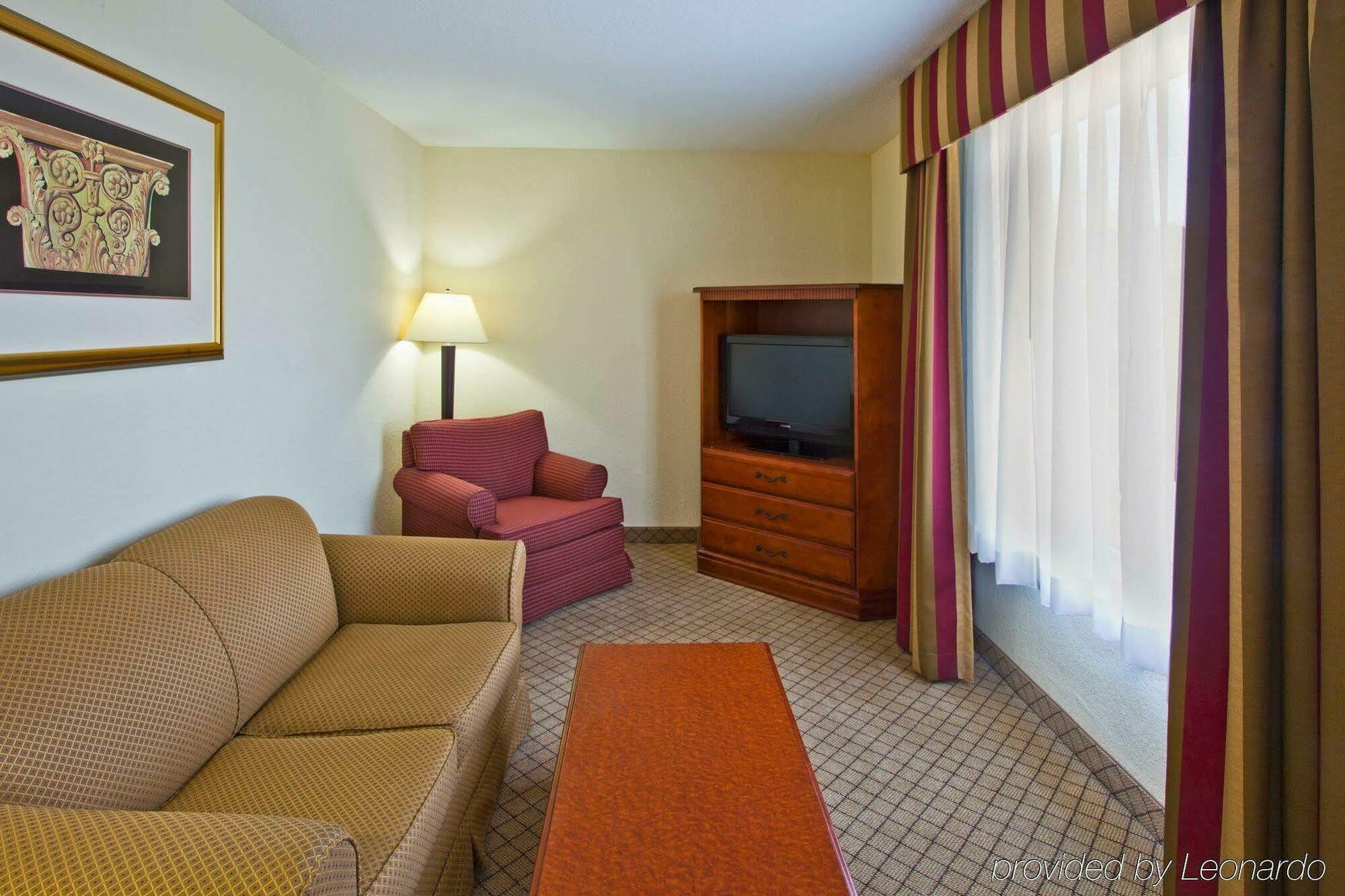 Holiday Inn Express Hotel & Suites Tampa-Fairgrounds-Casino By Ihg Номер фото